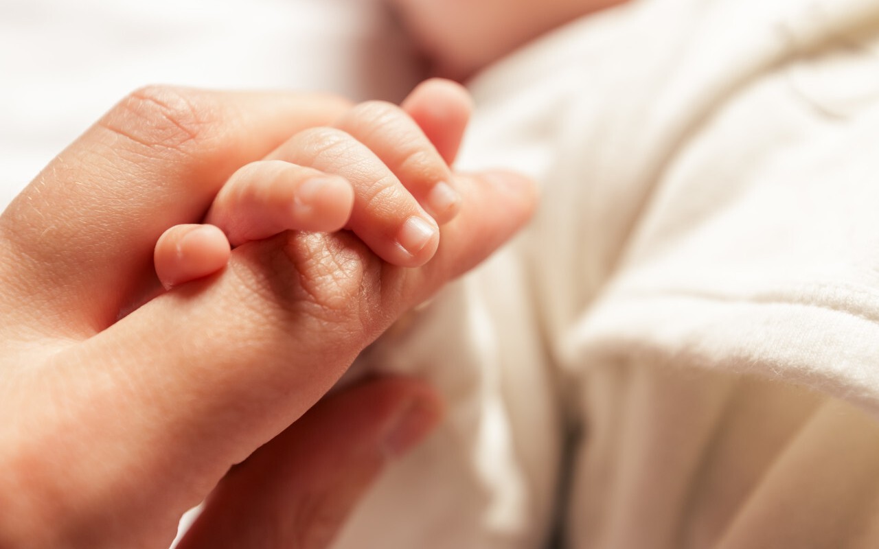 Từ vụ "sản phụ nhí" 13 tuổi sinh con: Chuyên gia cảnh báo 3 nguy cơ khi trẻ làm mẹ sớm