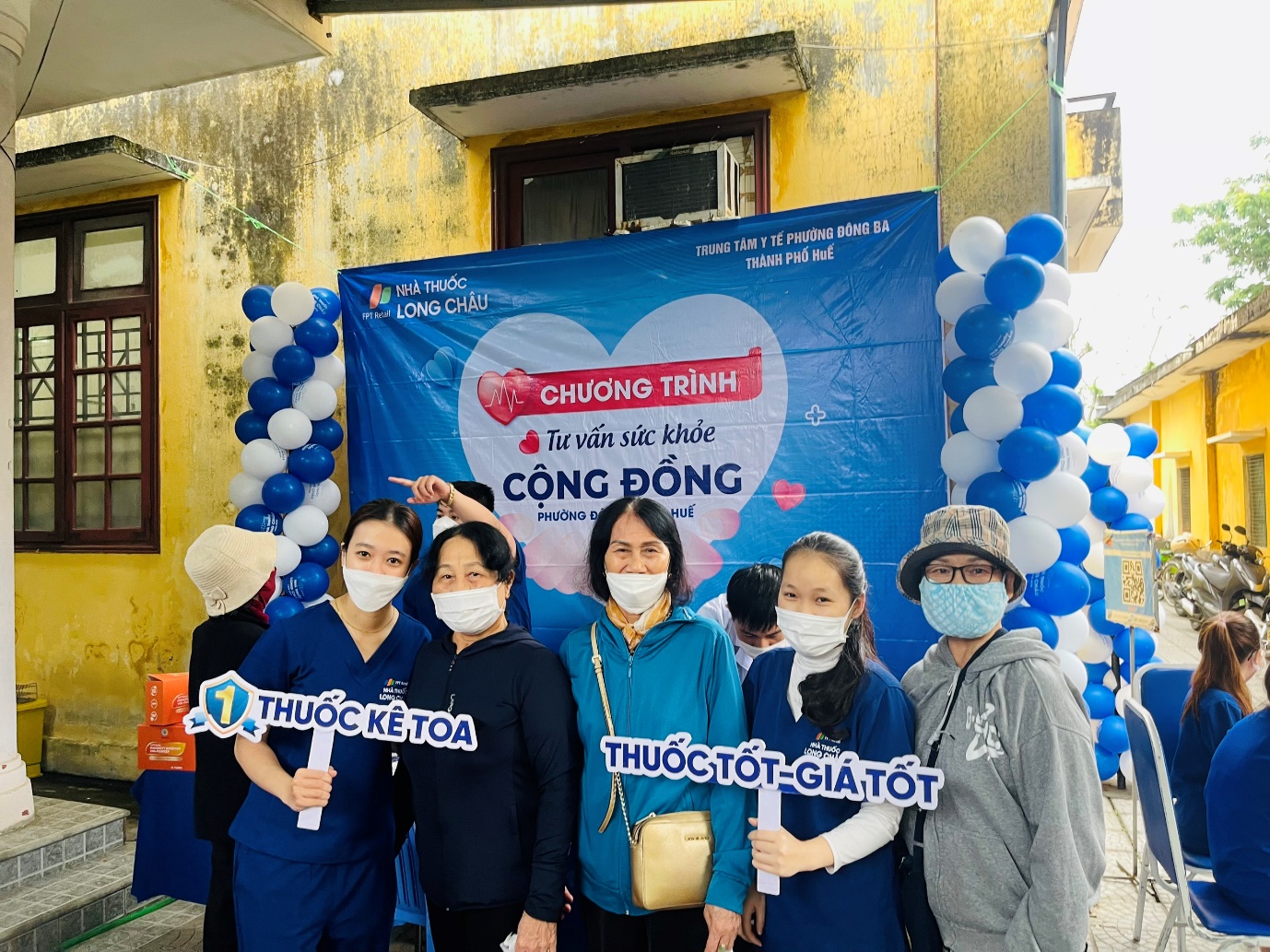 FPT Long Châu tiếp tục hành trình Long Châu Sẻ Chia trao tặng 1 triệu ngày thuốc miễn phí đến những hoàn cảnh khó khăn - Ảnh 2.