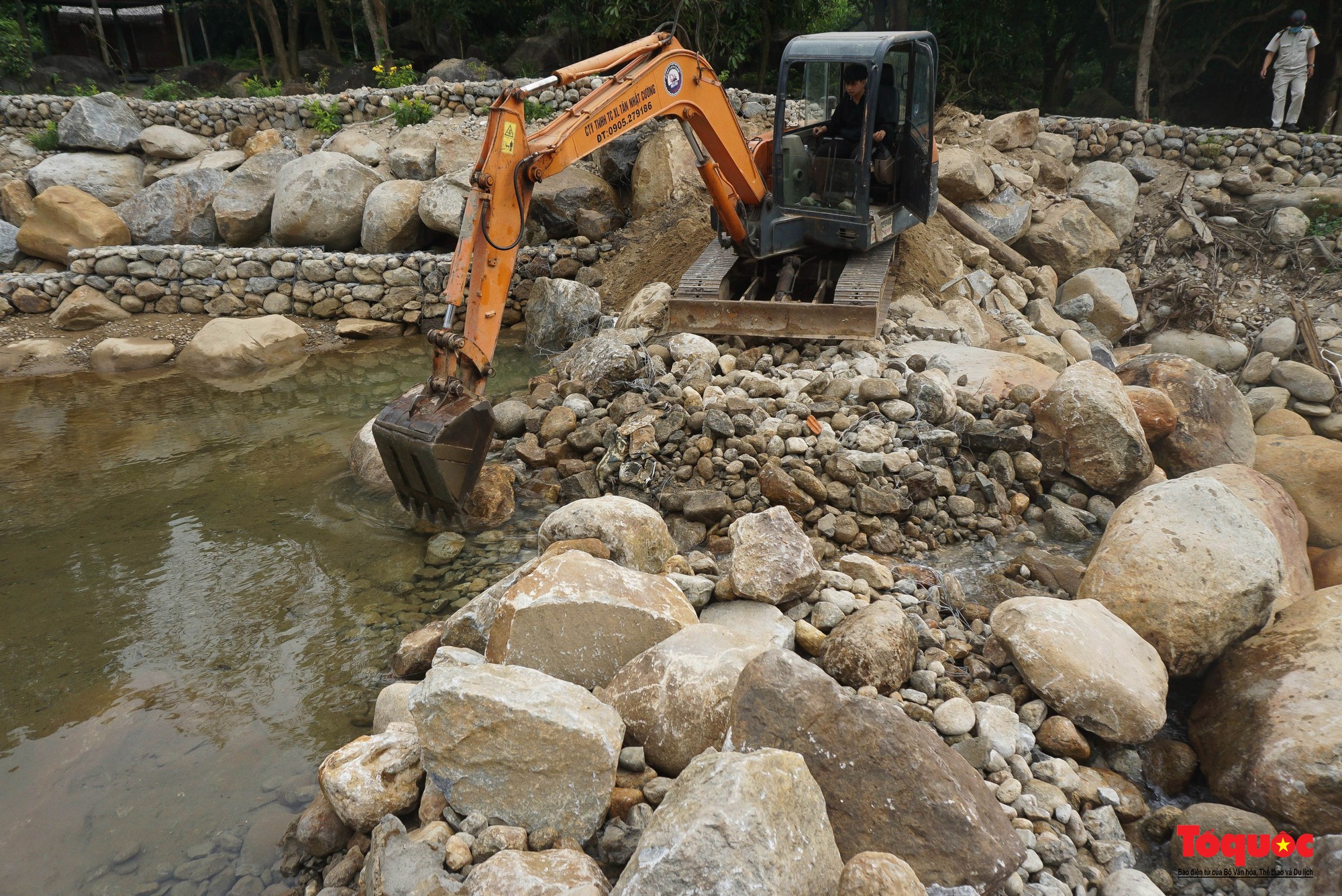 Tháo dỡ loạt công trình chặn dòng suối làm du lịch sinh thái ở Đà Nẵng - Ảnh 13.