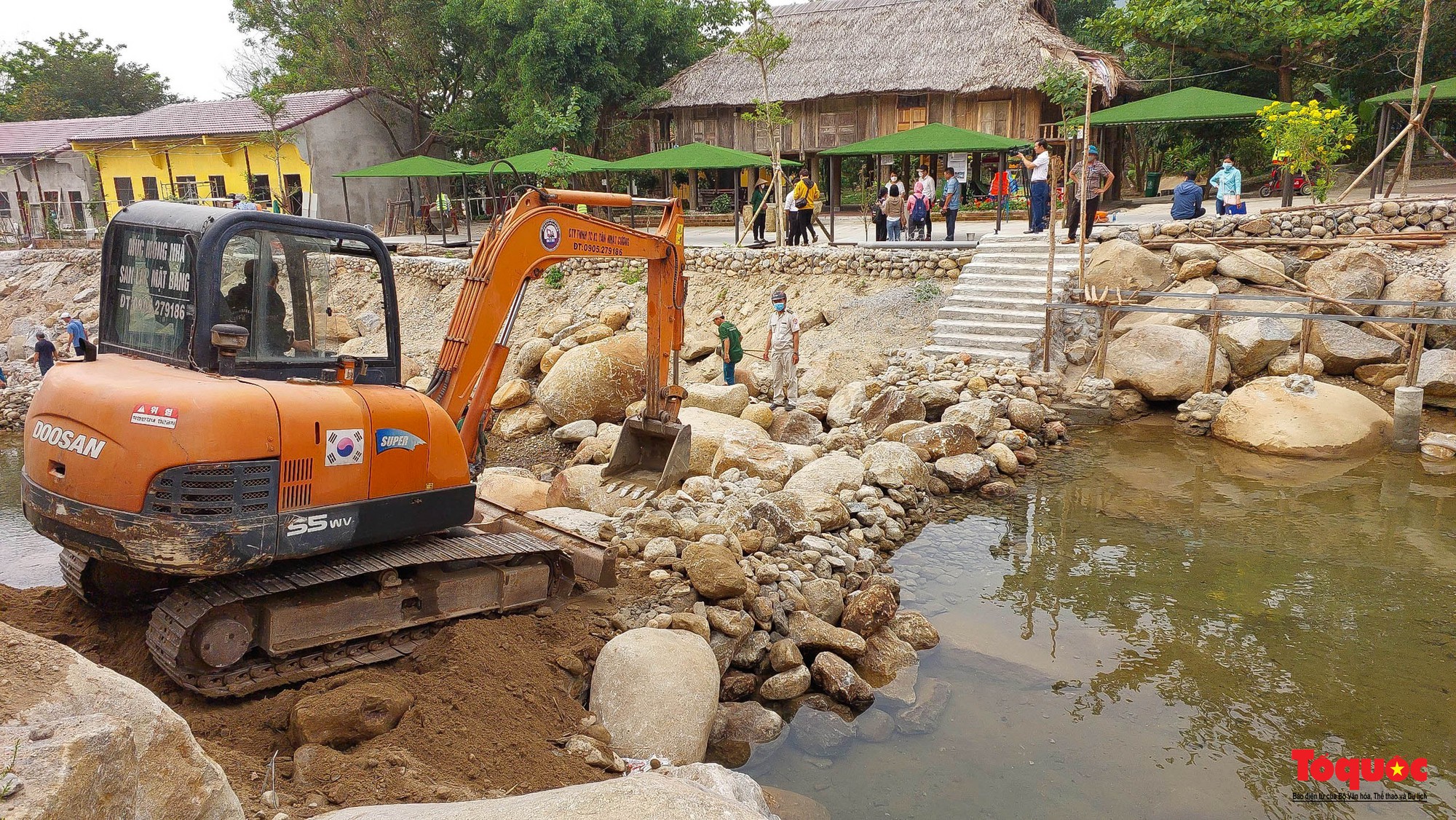 Tháo dỡ loạt công trình chặn dòng suối làm du lịch sinh thái ở Đà Nẵng - Ảnh 7.