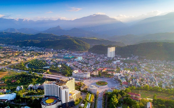 Lào Cai phát triển du lịch trở thành ngành kinh tế mũi nhọn - Ảnh 1.