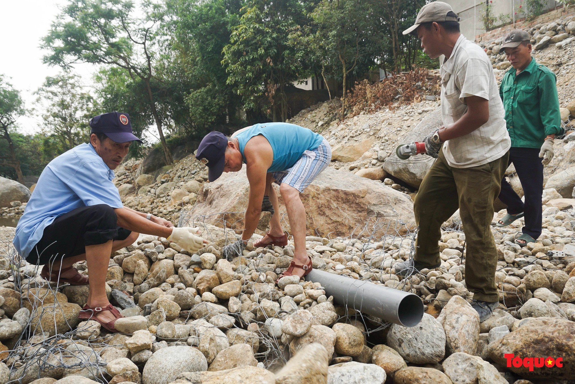 Tháo dỡ loạt công trình chặn dòng suối làm du lịch sinh thái ở Đà Nẵng - Ảnh 11.