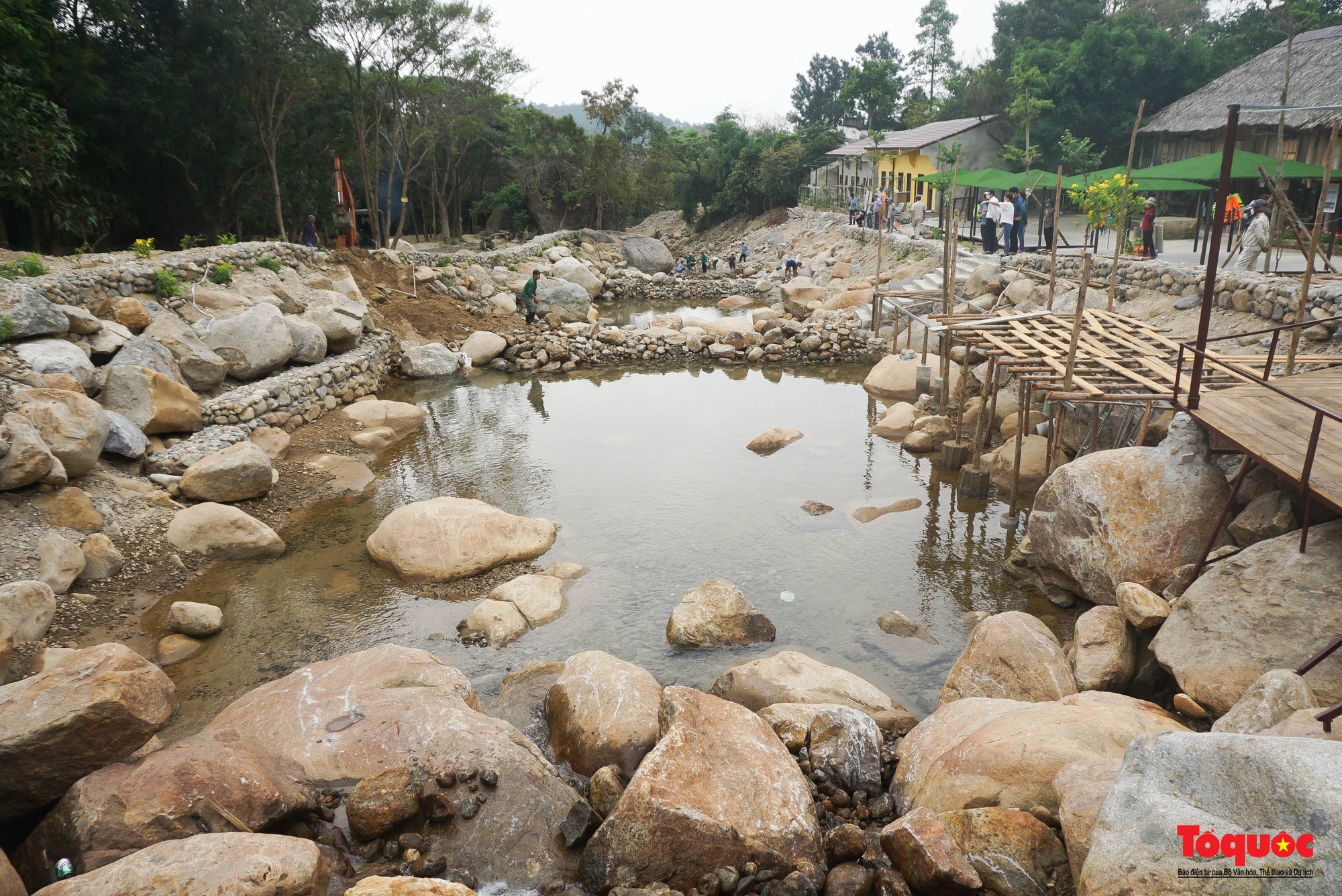 Tháo dỡ loạt công trình chặn dòng suối làm du lịch sinh thái ở Đà Nẵng - Ảnh 6.