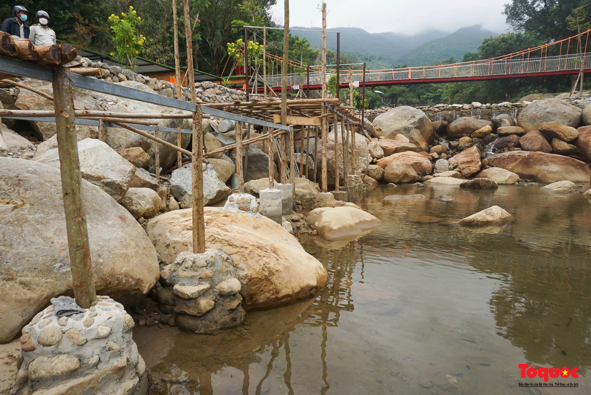 Tháo dỡ loạt công trình chặn dòng suối làm du lịch sinh thái ở Đà Nẵng - Ảnh 3.