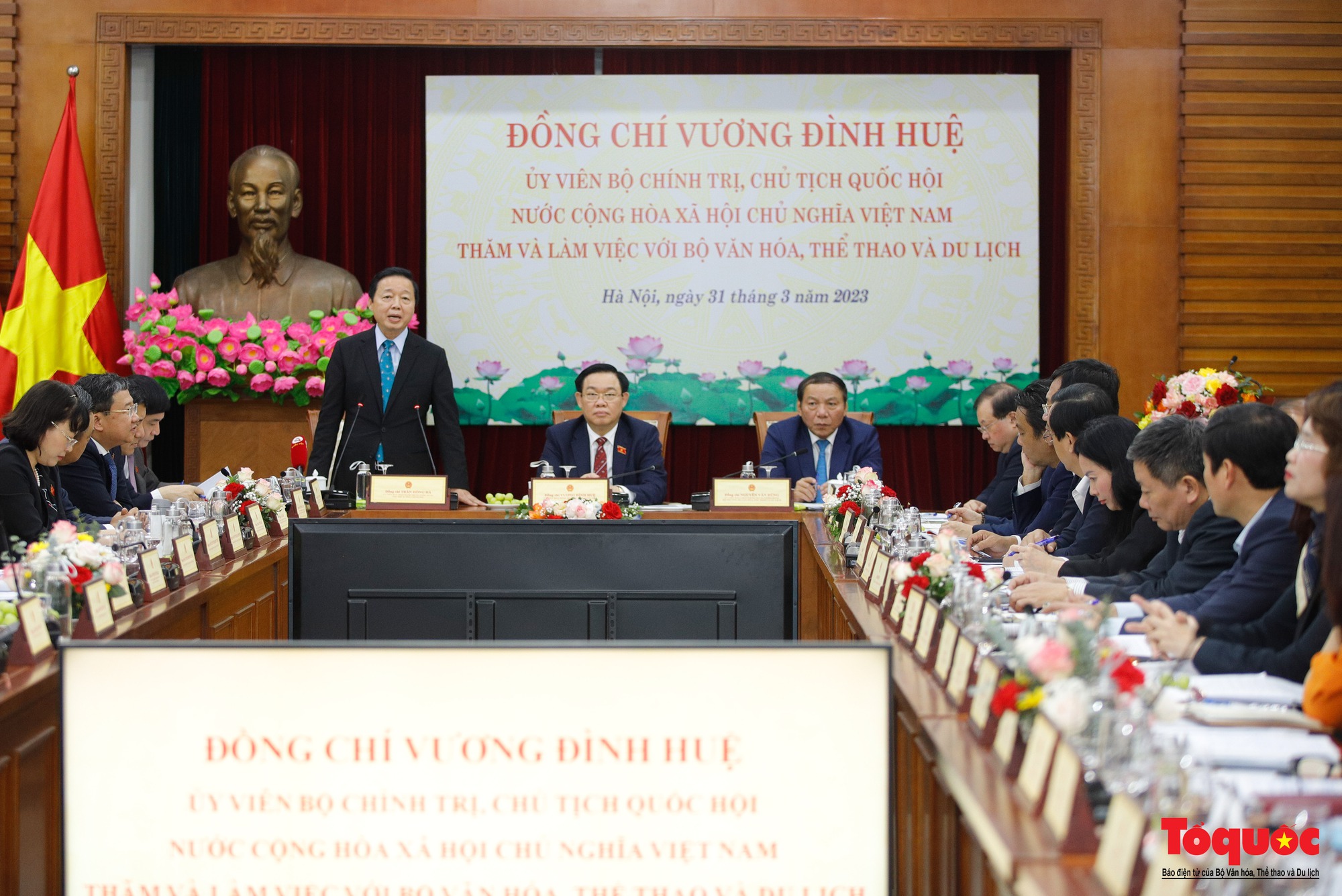 Chùm ảnh: Chủ tịch Quốc hội làm việc với Bộ Văn hóa, Thể thao và Du lịch - Ảnh 10. Chùm ảnh: Chủ tịch Quốc hội làm việc với Bộ Văn hóa, Thể thao và Du lịch - Ảnh 10.