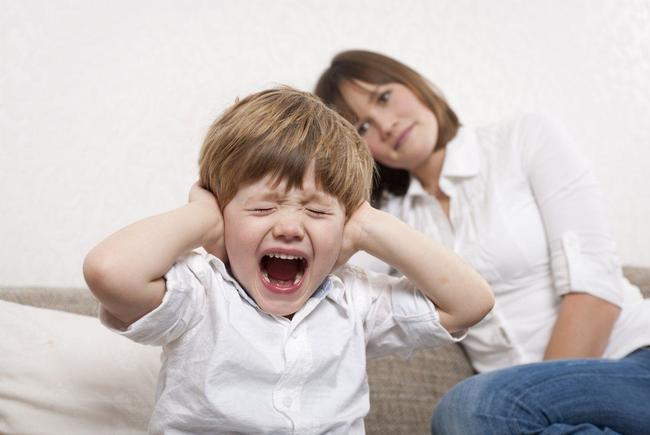 Tuyệt chiêu đối phó với trẻ ăn vạ, thích la hét mà cha mẹ cần biết - Ảnh 1.