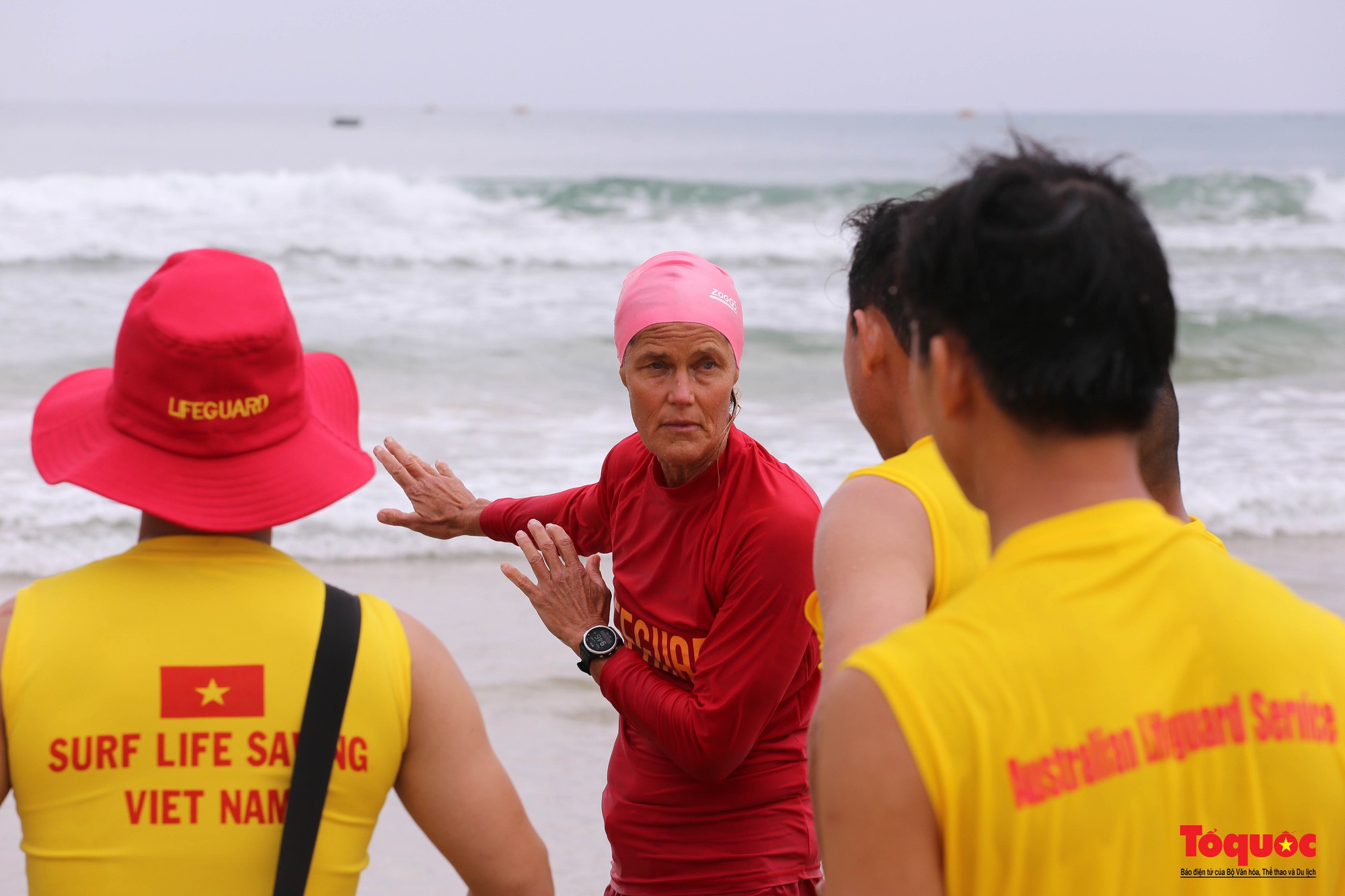 Hình ảnh chuyên gia quốc tế giúp Đội cứu hộ biển Đà Nẵng kỹ năng cứu hộ - Ảnh 7.