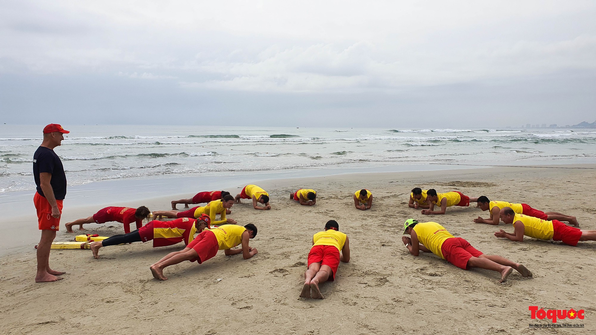 Hình ảnh chuyên gia quốc tế giúp Đội cứu hộ biển Đà Nẵng kỹ năng cứu hộ - Ảnh 6.