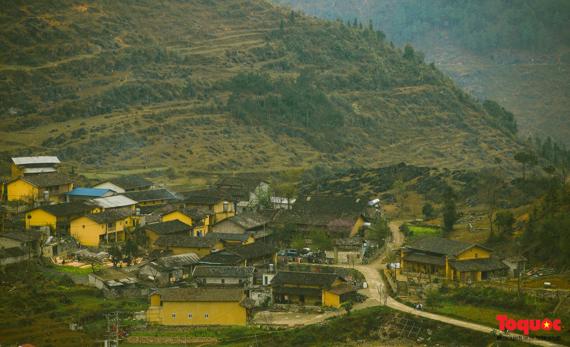 Làng văn hóa Lô Lô Chải - Điểm đến không thể bỏ qua vùng địa đầu cực Bắc - Ảnh 1.