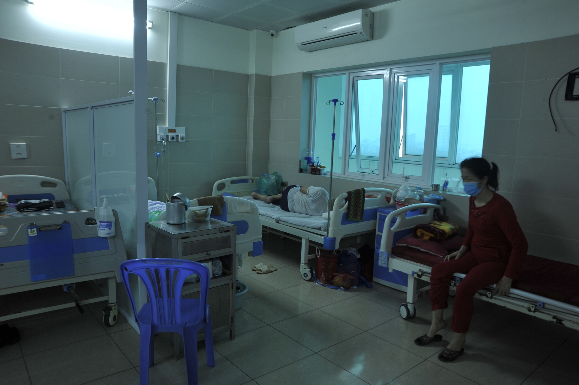 Riêng trong ngày hôm nay (10/4) Bệnh viện Thanh Nhàn tiếp nhận 10 bệnh nhân mắc Covid-19 nội trú