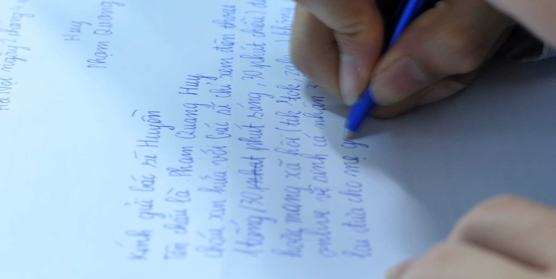 Trong tờ cam kết gửi bác sĩ, bệnh nhân viết thuần thục từ "TikTok" và cho biết sẽ từ bỏ thói quen sử dụng phần mềm này Trong tờ cam kết gửi bác sĩ, bệnh nhân viết thuần thục từ "TikTok" và cho biết sẽ từ bỏ thói quen sử dụng phần mềm này