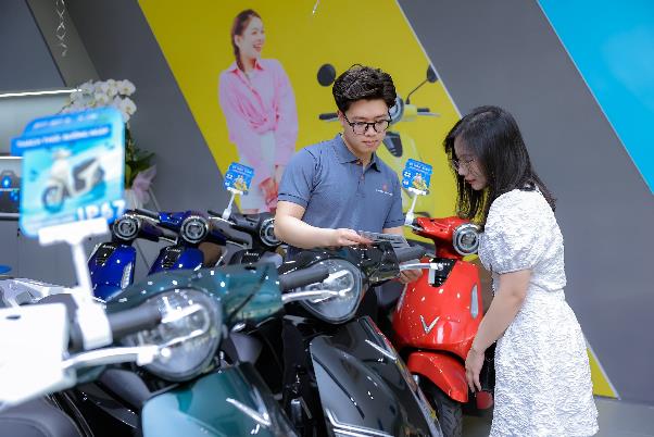 Khai trương đại lý uỷ quyền xe máy điện VinFast đầu tiên tại Hà Nội năm 2023 - Ảnh 2.