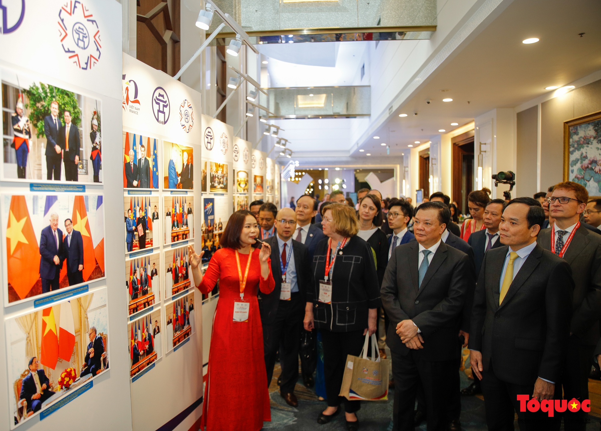 Khai mạc triển lãm ảnh về quan hệ Việt Nam-Pháp và hợp tác cấp địa phương Việt Nam-Pháp - Ảnh 5.