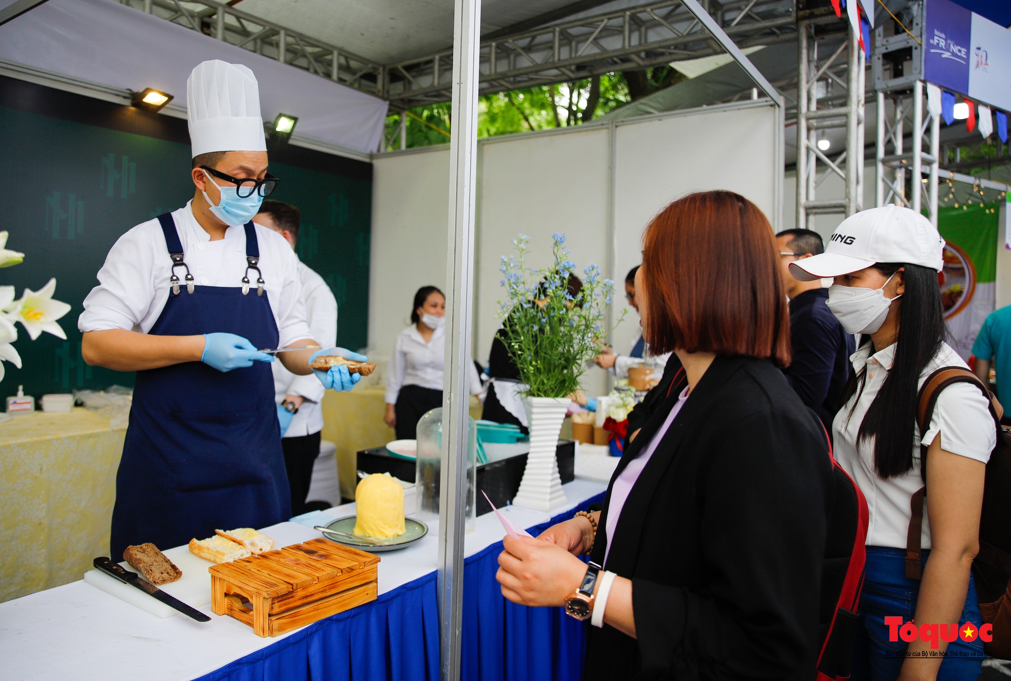 Người dân thủ đô khám phá Lễ hội ẩm thực Pháp tại Hà Nội - Ảnh 2.