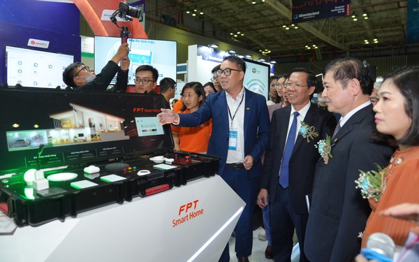 FPT trình diễn hệ sinh thái Công nghệ kiến tạo hạnh phúc tại Smart City Asia 2023 - Ảnh 1.