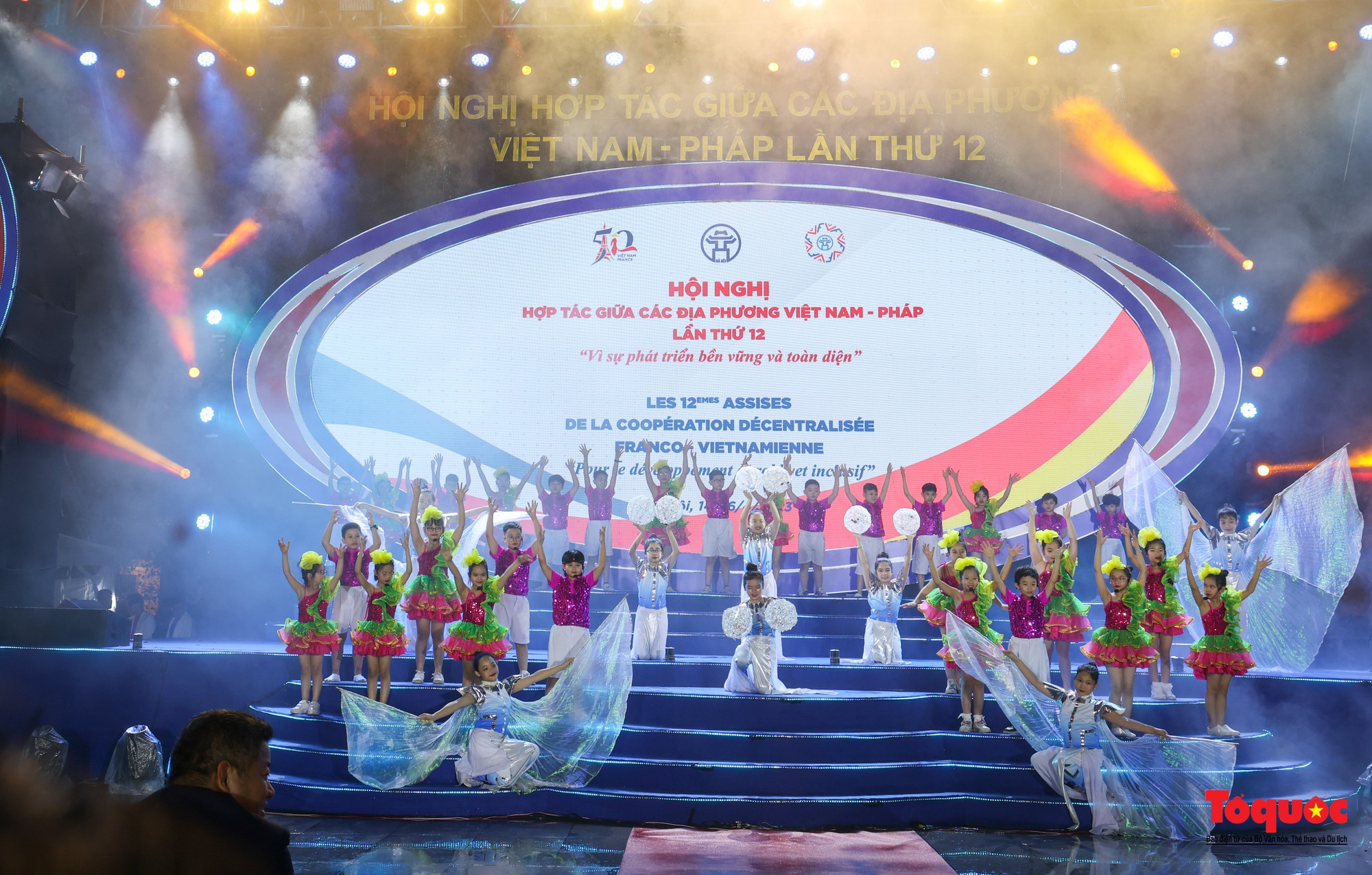 Rực rỡ sắc màu văn hóa trong chương trình giao lưu đặc biệt Việt Nam - Pháp - Ảnh 1.