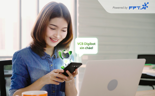 Khách hàng trẻ thích thú với trải nghiệm VCB Digibot - Ảnh 1.