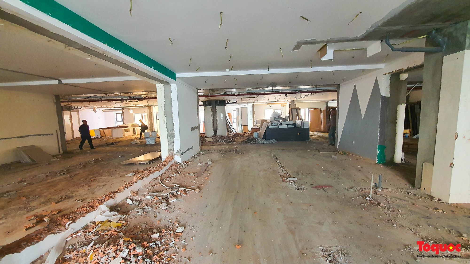 Hình ảnh tháo dỡ hàng chục căn hộ xây trái phép tại Tổ hợp khách sạn và căn hộ cao cấp Sơn Trà  - Ảnh 3.