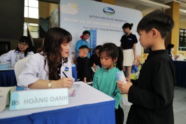 Vinamilk & Quỹ sữa vươn cao Việt Nam khởi động hành trình năm thứ 16 tại Quảng Ninh - Ảnh 4.