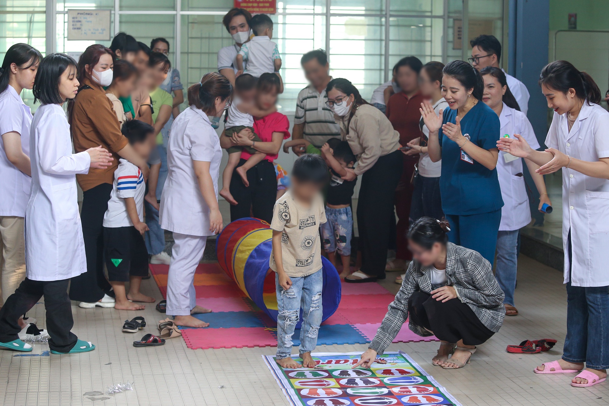 Những người mẹ thứ hai của trẻ em tự kỷ ở Đà Nẵng - Ảnh 6.