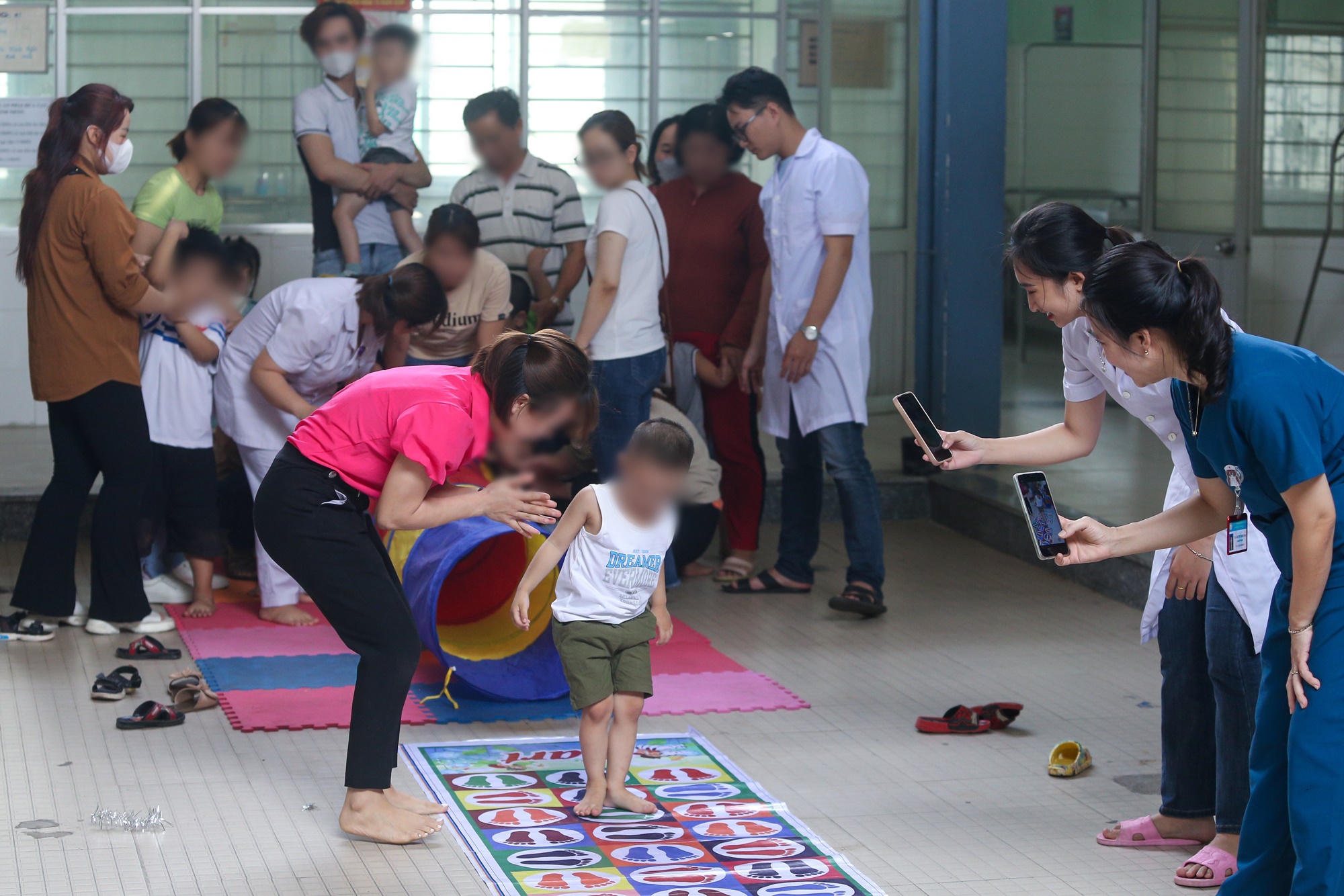 Những người mẹ thứ hai của trẻ em tự kỷ ở Đà Nẵng - Ảnh 9.