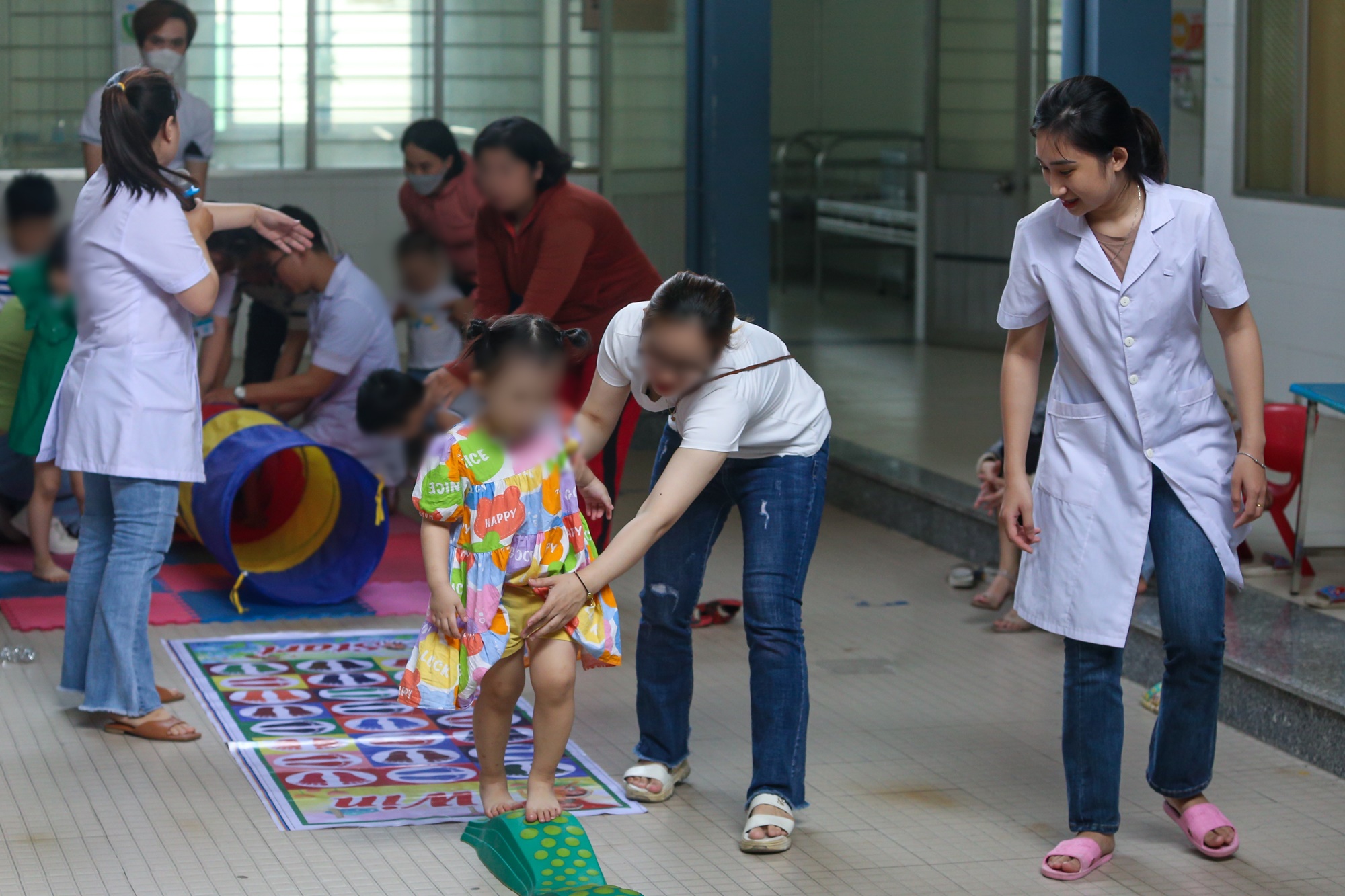 Xúc động ngày hội của trẻ tự kỷ tại Đà Nẵng - Ảnh 10.