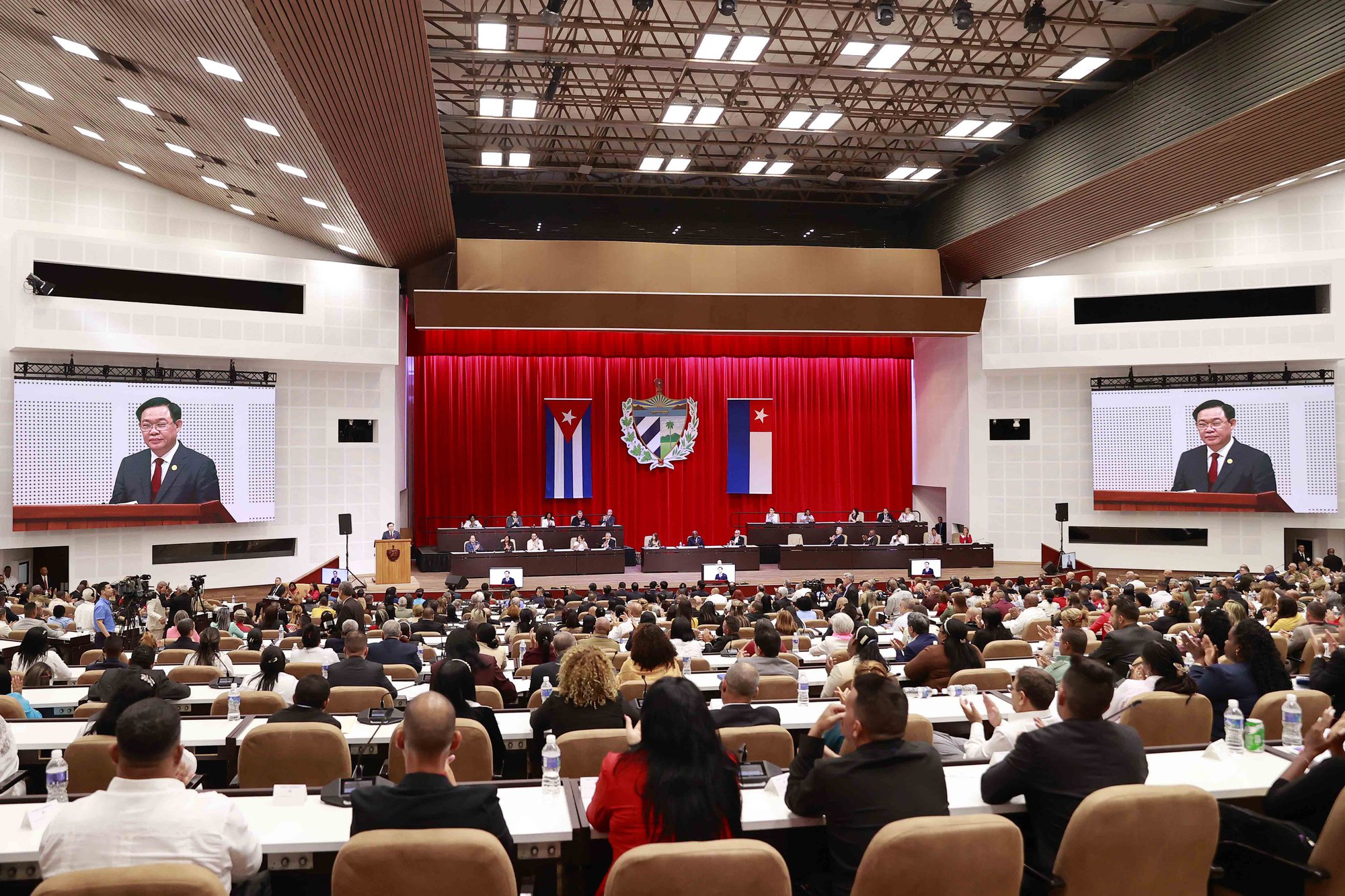 Chủ tịch Quốc hội Vương Đình Huệ là nhà lãnh đạo nước ngoài đầu tiên phát biểu trước Quốc hội Cuba - Ảnh 5.