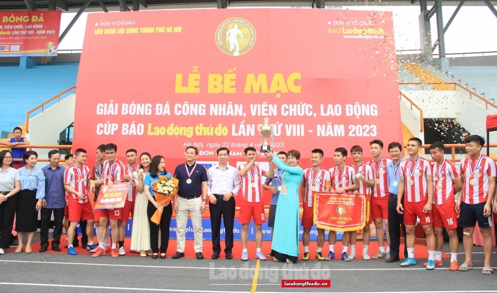 Bế mạc Giải bóng đá công nhân, viên chức, lao động Cúp báo Lao động Thủ đô lần thứ VIII - Ảnh 1.