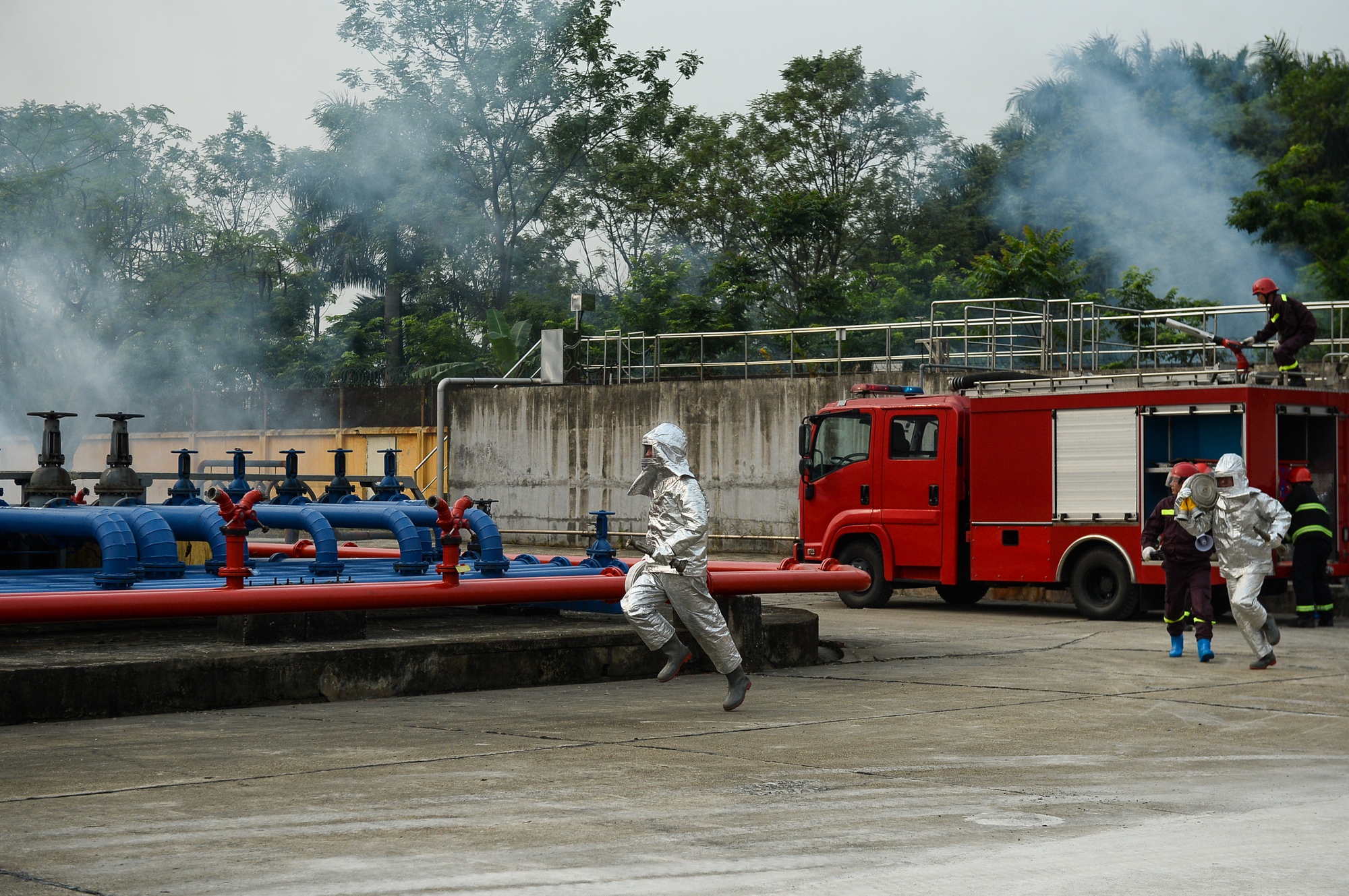 Phương án xử lý chữa cháy và cứu nạn, cứu hộ tại Tổng kho Xăng dầu Đức Giang - Ảnh 4.