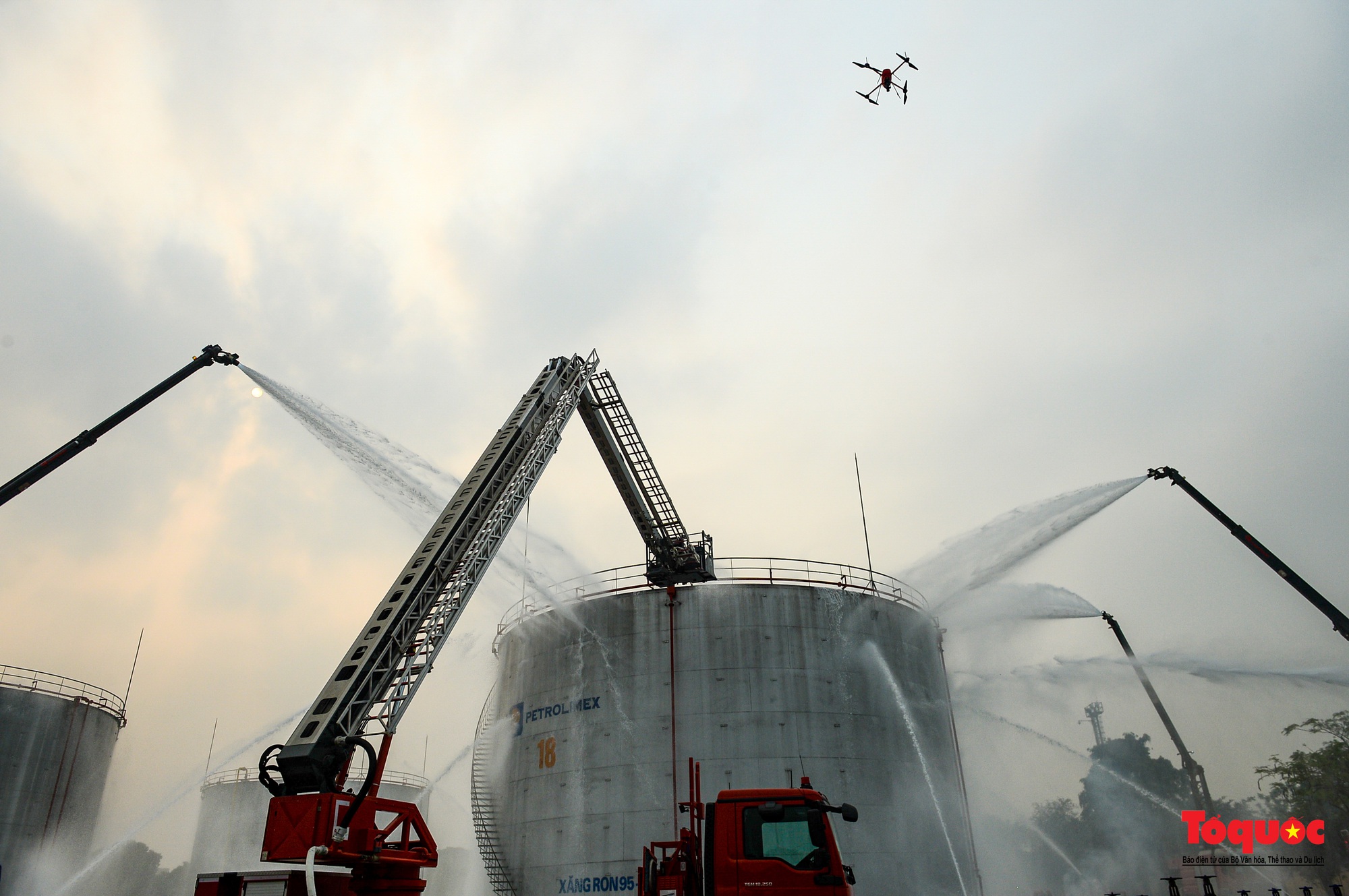 Phương án xử lý chữa cháy và cứu nạn, cứu hộ tại Tổng kho Xăng dầu Đức Giang - Ảnh 10.