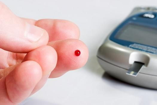 Chuyên gia tiểu đường liệt kê 8 dấu hiệu glucose ‘mắc kẹt trong máu’ và cách giảm đường huyết hiệu quả - Ảnh 1.