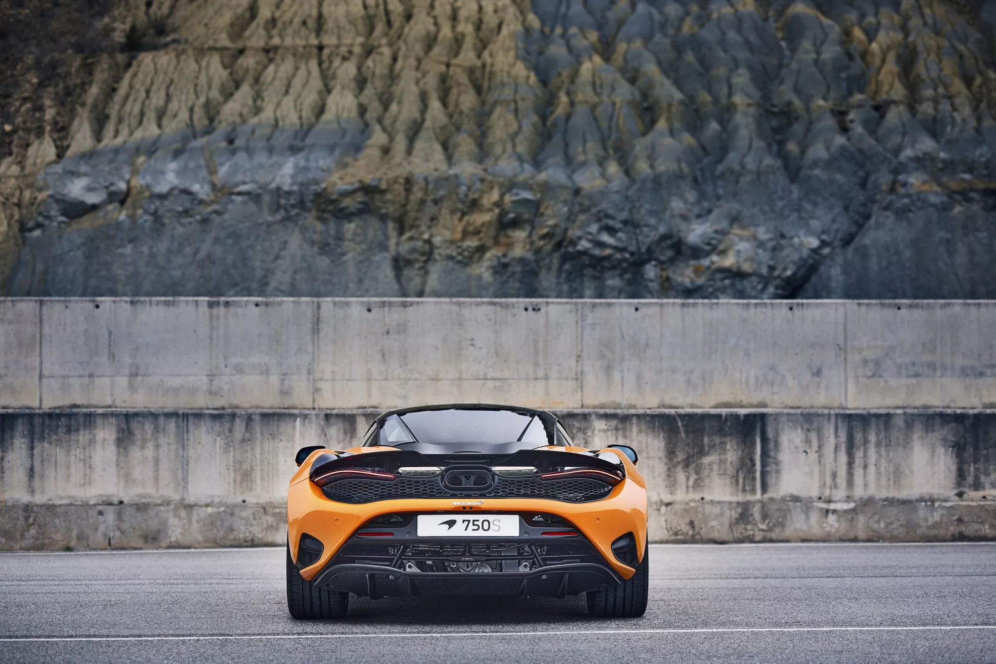 Siêu xe McLaren mạnh nhất, nhẹ nhất lịch sử chốt giá từ gần 20 tỷ đồng ở Việt Nam - Ảnh 16.