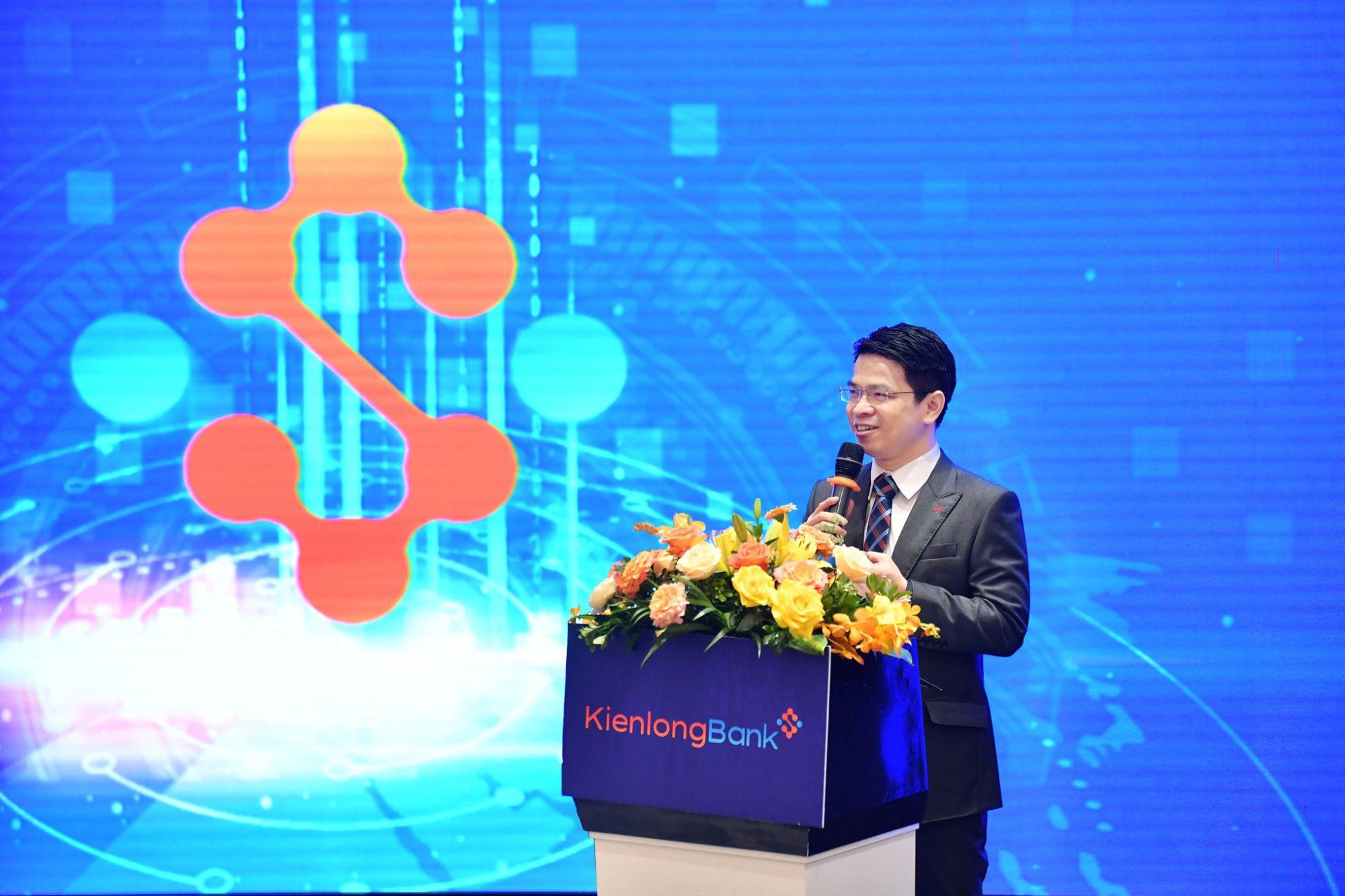 KienlongBank vận hành chính thức hệ thống ngân hàng lõi mới hiện đại, nâng cao chất lượng dịch vụ ngân hàng - Ảnh 1.