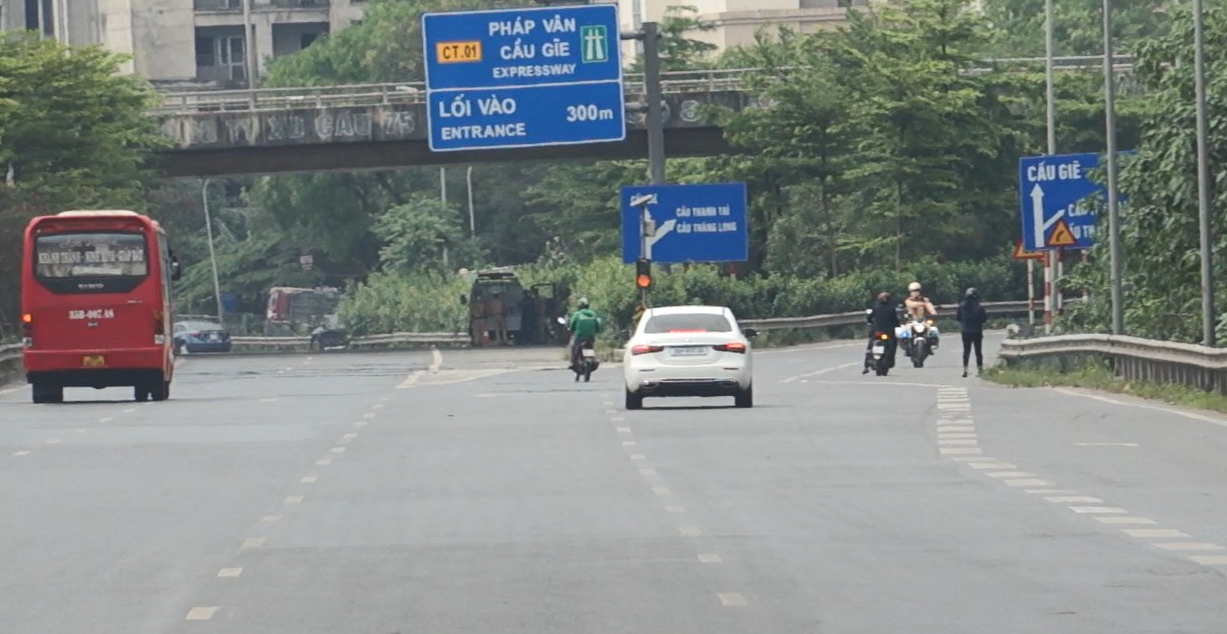 những người này cố đi thêm một đoạn, CSGT phải đến nhắc nhở hoặc bị xử phạt những người này cố đi thêm một đoạn, CSGT phải đến nhắc nhở hoặc bị xử phạt