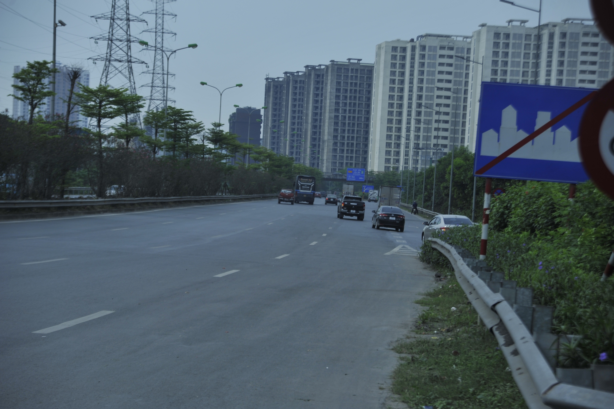 quay lại vì phát hiện có lực lượng CSGT bất chấp nguy hiểm cho bản thân và xung quanh quay lại vì phát hiện có lực lượng CSGT bất chấp nguy hiểm cho bản thân và xung quanh