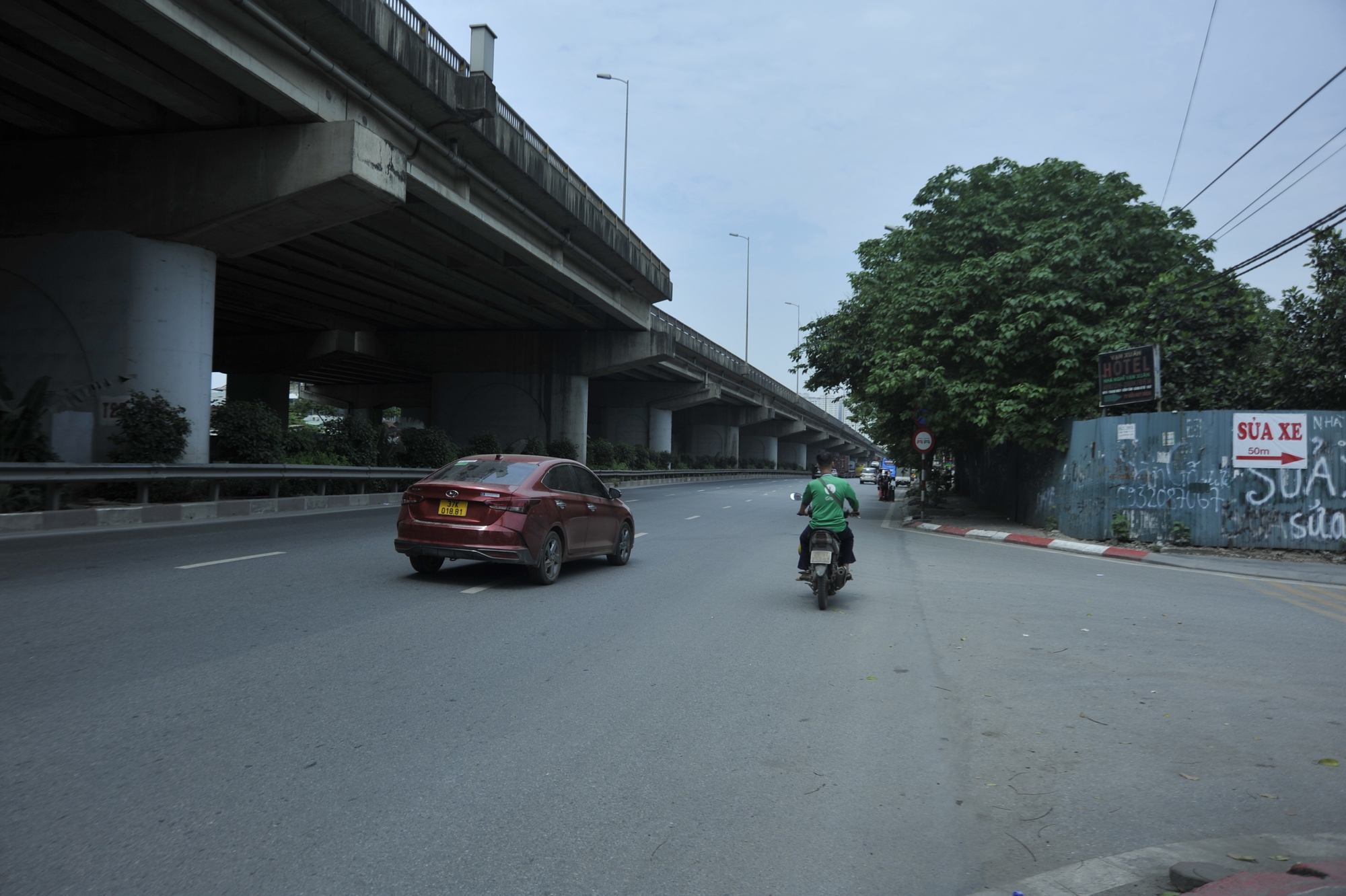 Đi thẳng về hướng Giải Phóng – Ngọc Hồi để rẽ trái ra QL 1A cũ. Đi thẳng về hướng Giải Phóng – Ngọc Hồi để rẽ trái ra QL 1A cũ.