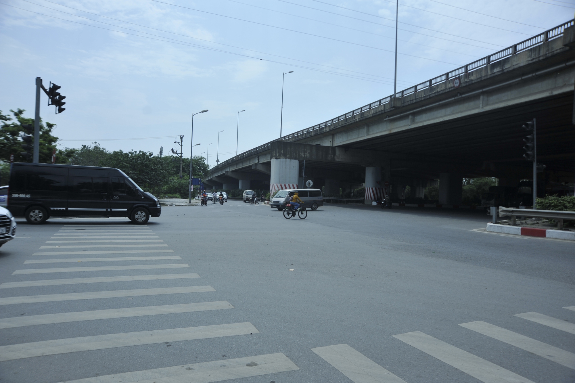 Từ Bắc Giang, Bắc Ninh đi ra QL 1A để về các tỉnh, khi đến đay là đầu đầu cao tốc Pháp Vân – Cầu Giẽ nhưng vẫn không được rẽ trái Từ Bắc Giang, Bắc Ninh đi ra QL 1A để về các tỉnh, khi đến đay là đầu đầu cao tốc Pháp Vân – Cầu Giẽ nhưng vẫn không được rẽ trái