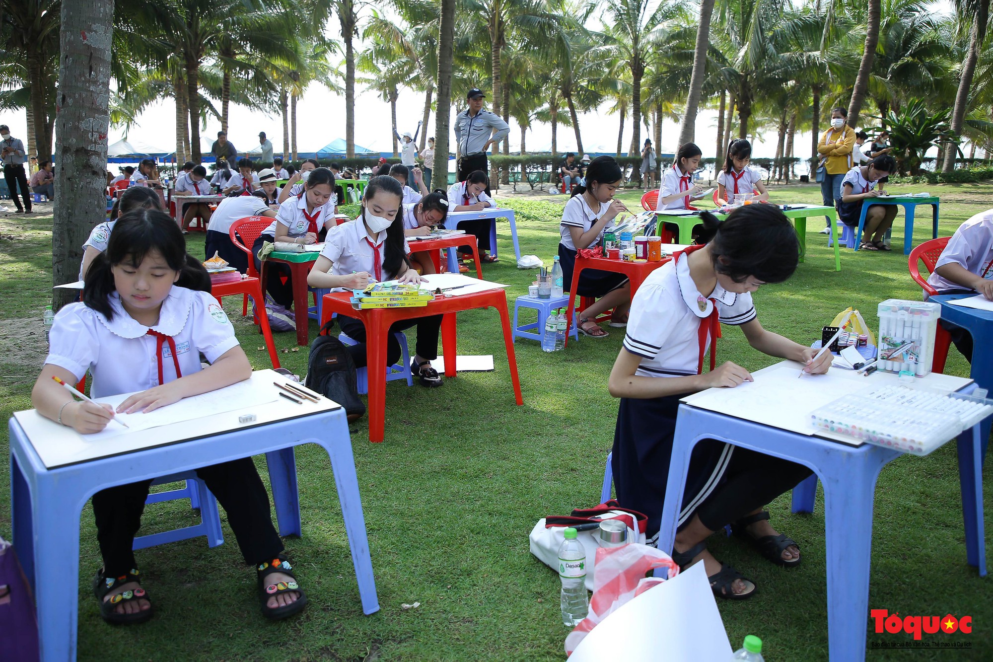 Hơn 100 học sinh Đà Nẵng tham gia cuộc thi vẽ tranh &quot;Vì một Sơn Trà xanh&quot; - Ảnh 1.