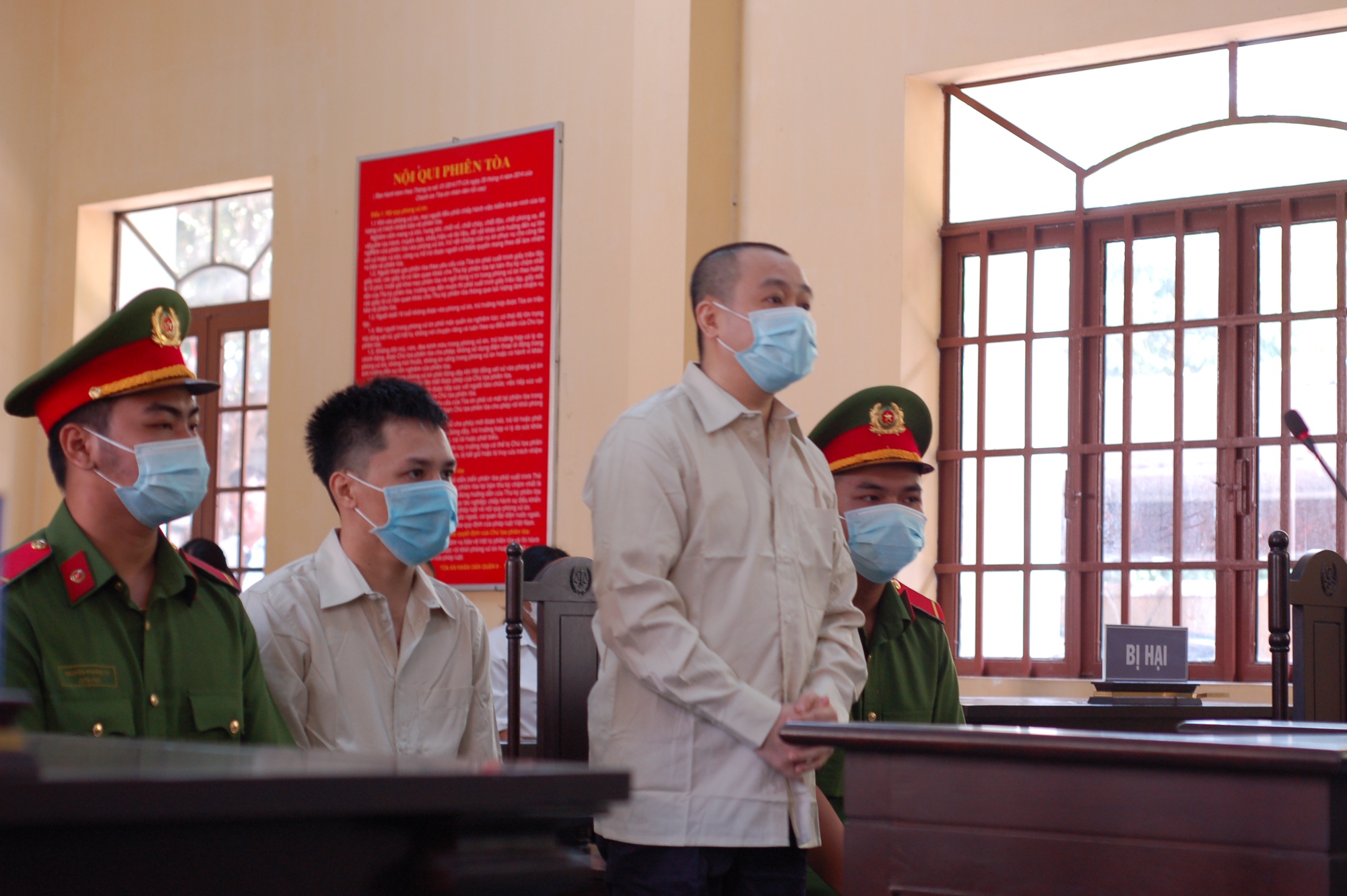 Diễn viên Hữu Tín và DJ Hoàng Phi hầu toà - Ảnh 3. Diễn viên Hữu Tín và DJ Hoàng Phi hầu toà - Ảnh 3.