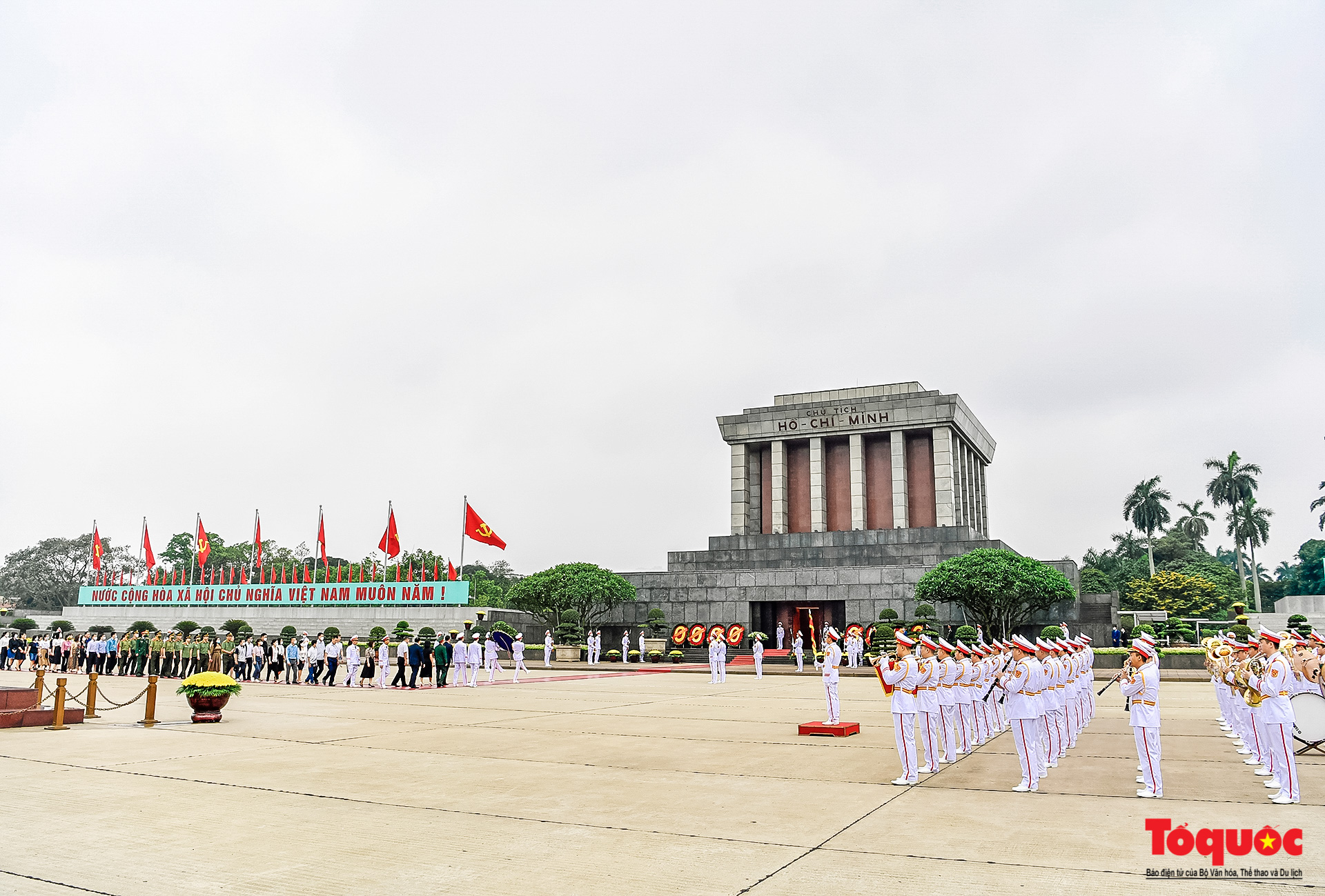 Lãnh đạo Đảng, Nhà nước viếng lăng Chủ tịch Hồ Chí Minh - Ảnh 1.