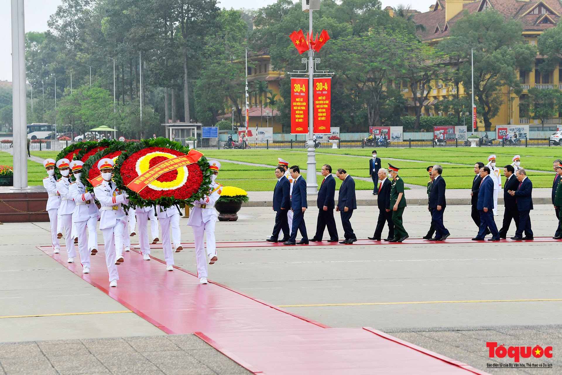 Lãnh đạo Đảng, Nhà nước viếng lăng Chủ tịch Hồ Chí Minh - Ảnh 2.