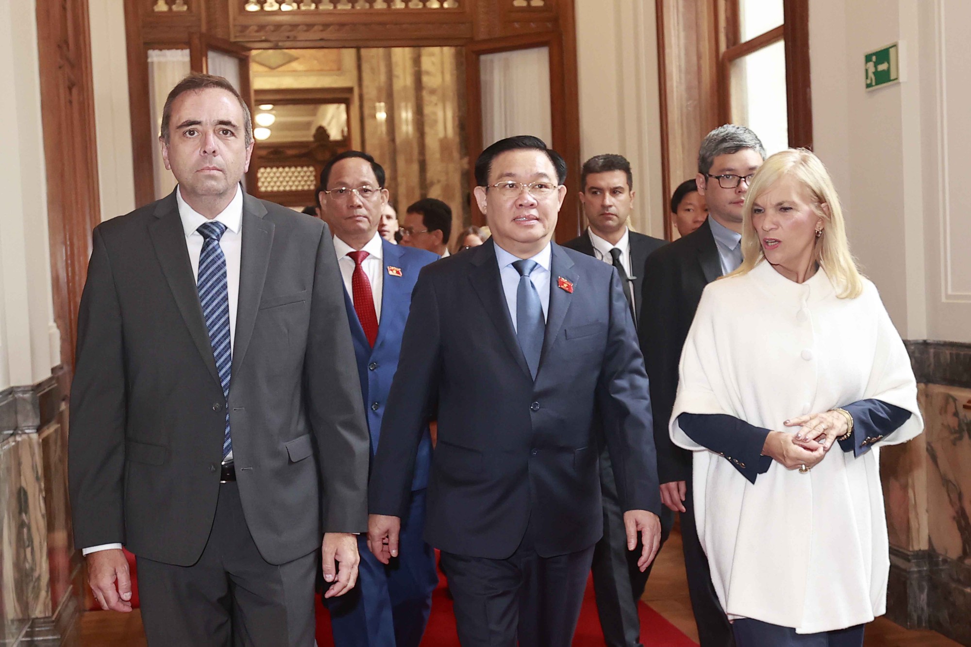 Chủ tịch Quốc hội Vương Đình Huệ gặp gỡ nhiều lãnh đạo cấp cao Cộng hòa Đông Uruguay - Ảnh 1.