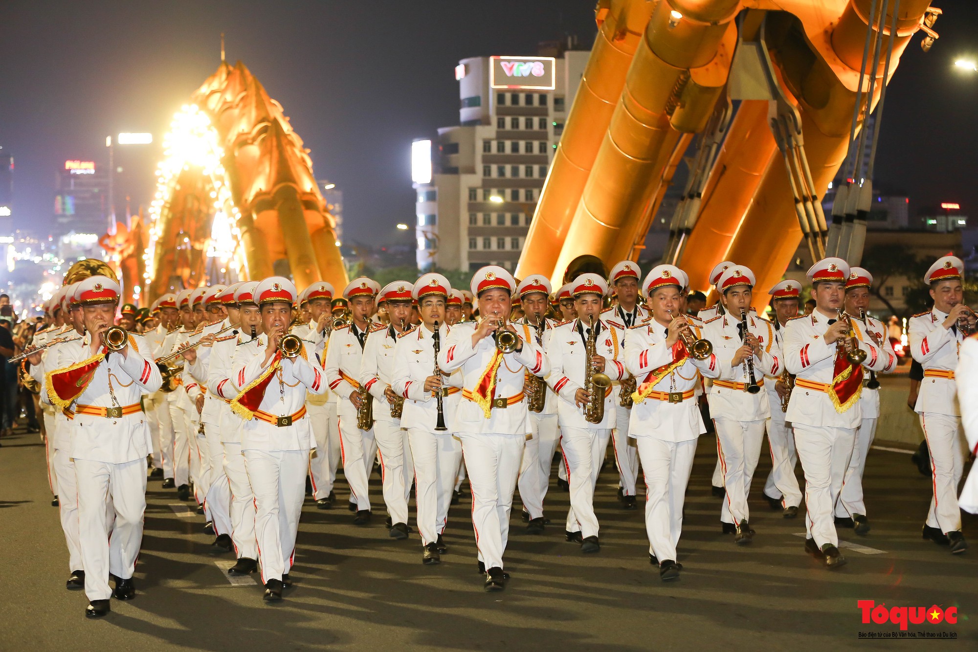 Hình ảnh Đoàn Nghi lễ CAND biểu diễn nhạc kèn trên đường phố Đà Nẵng - Ảnh 13.