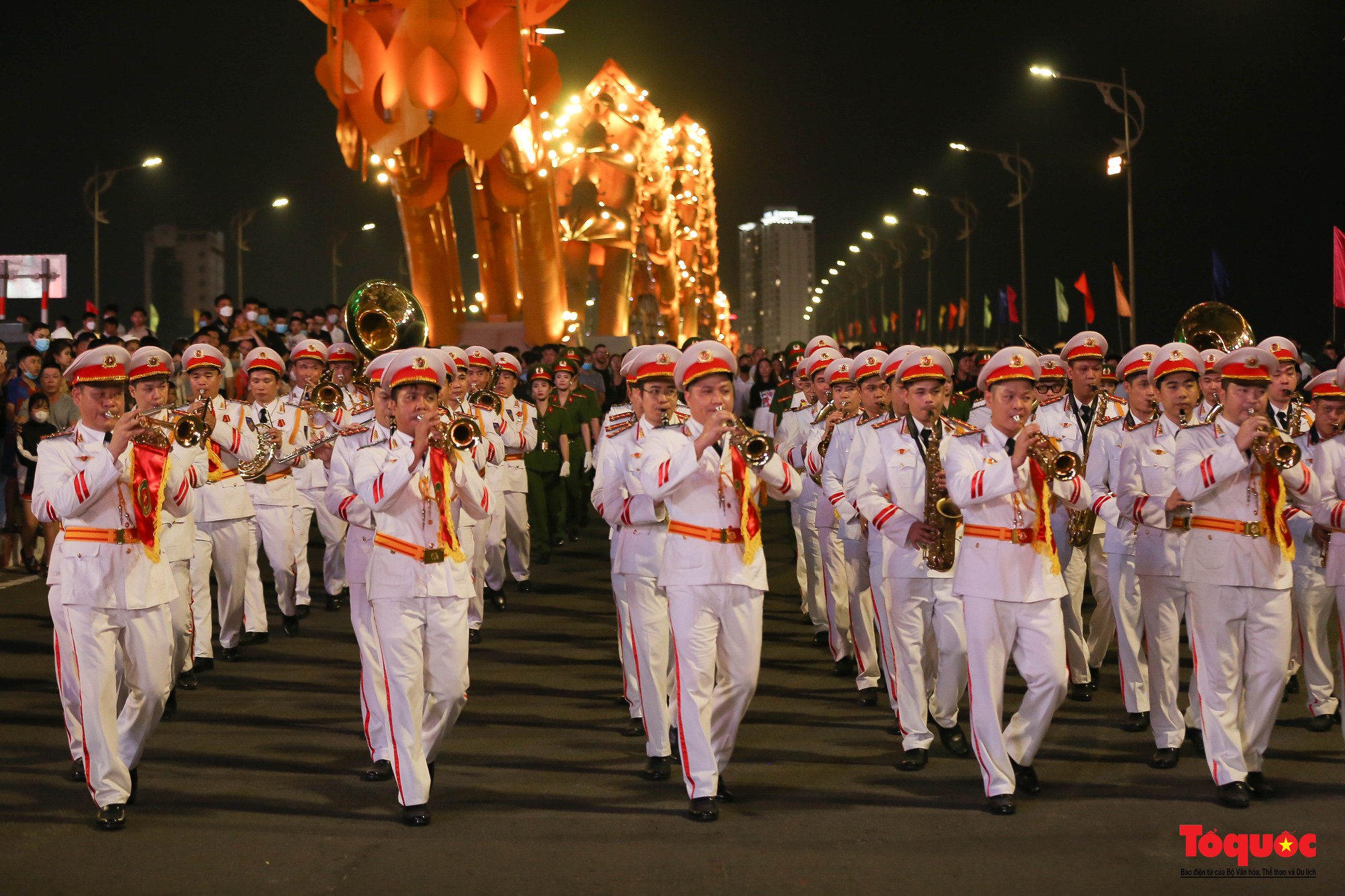 Hình ảnh Đoàn Nghi lễ CAND biểu diễn nhạc kèn trên đường phố Đà Nẵng - Ảnh 14.