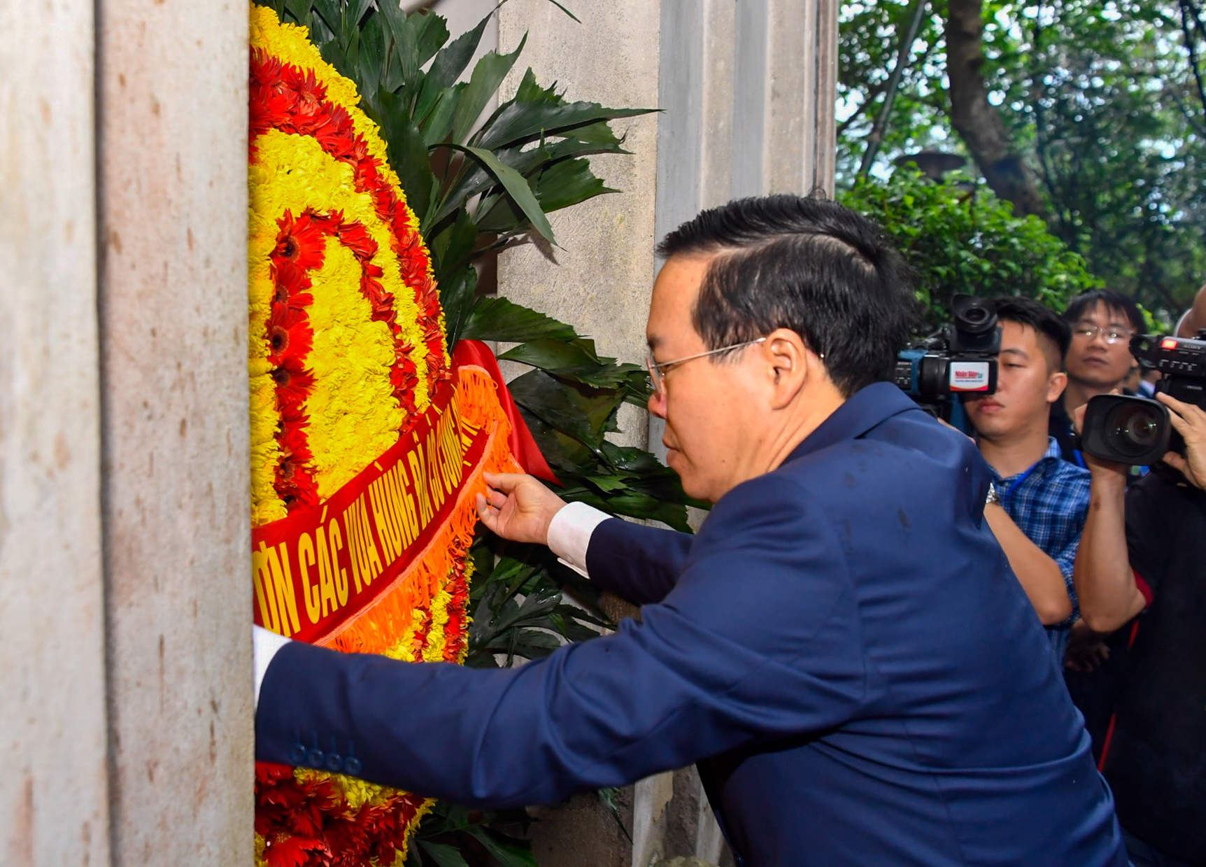 Chủ tịch nước Võ Văn Thưởng và lãnh đạo Đảng, Nhà nước dâng hương giỗ Tổ Hùng Vương 2023 - Ảnh 10.