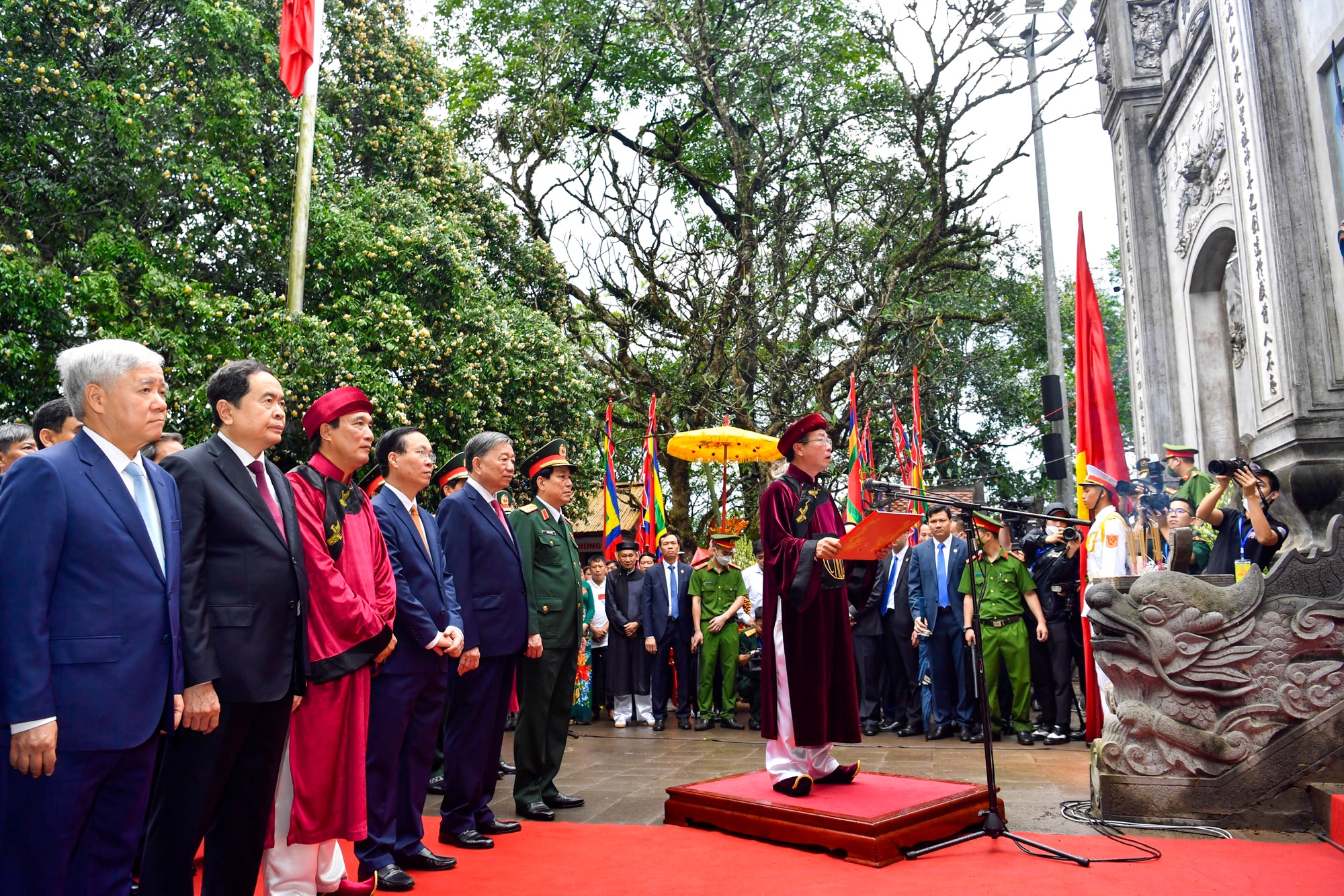 Chủ tịch nước Võ Văn Thưởng và lãnh đạo Đảng, Nhà nước dâng hương giỗ Tổ Hùng Vương 2023 - Ảnh 6.