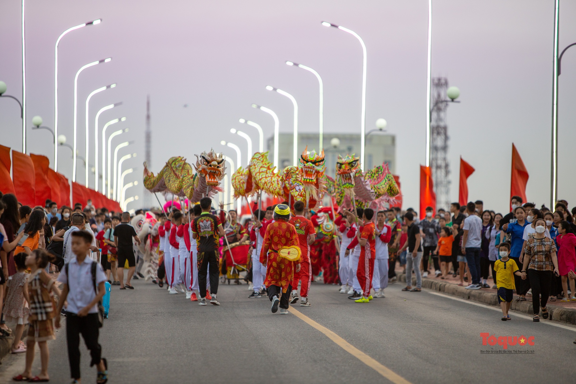Đa sắc màu và náo nhiệt ở Lễ hội đường phố tại Quảng Bình  - Ảnh 2.
