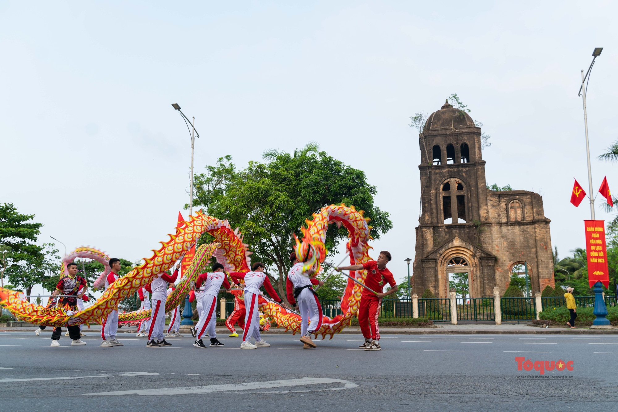 Đa sắc màu và náo nhiệt ở Lễ hội đường phố tại Quảng Bình  - Ảnh 1.