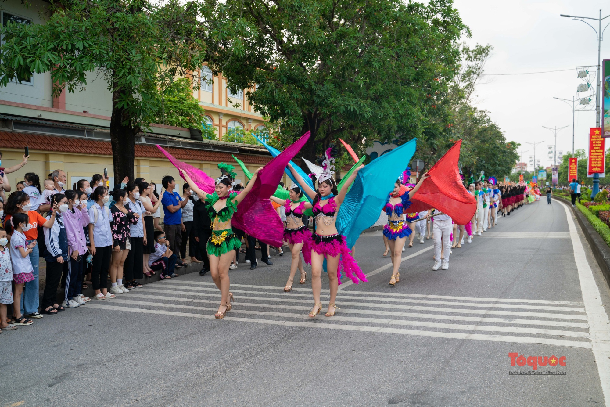 Đa sắc màu và náo nhiệt ở Lễ hội đường phố tại Quảng Bình  - Ảnh 4.