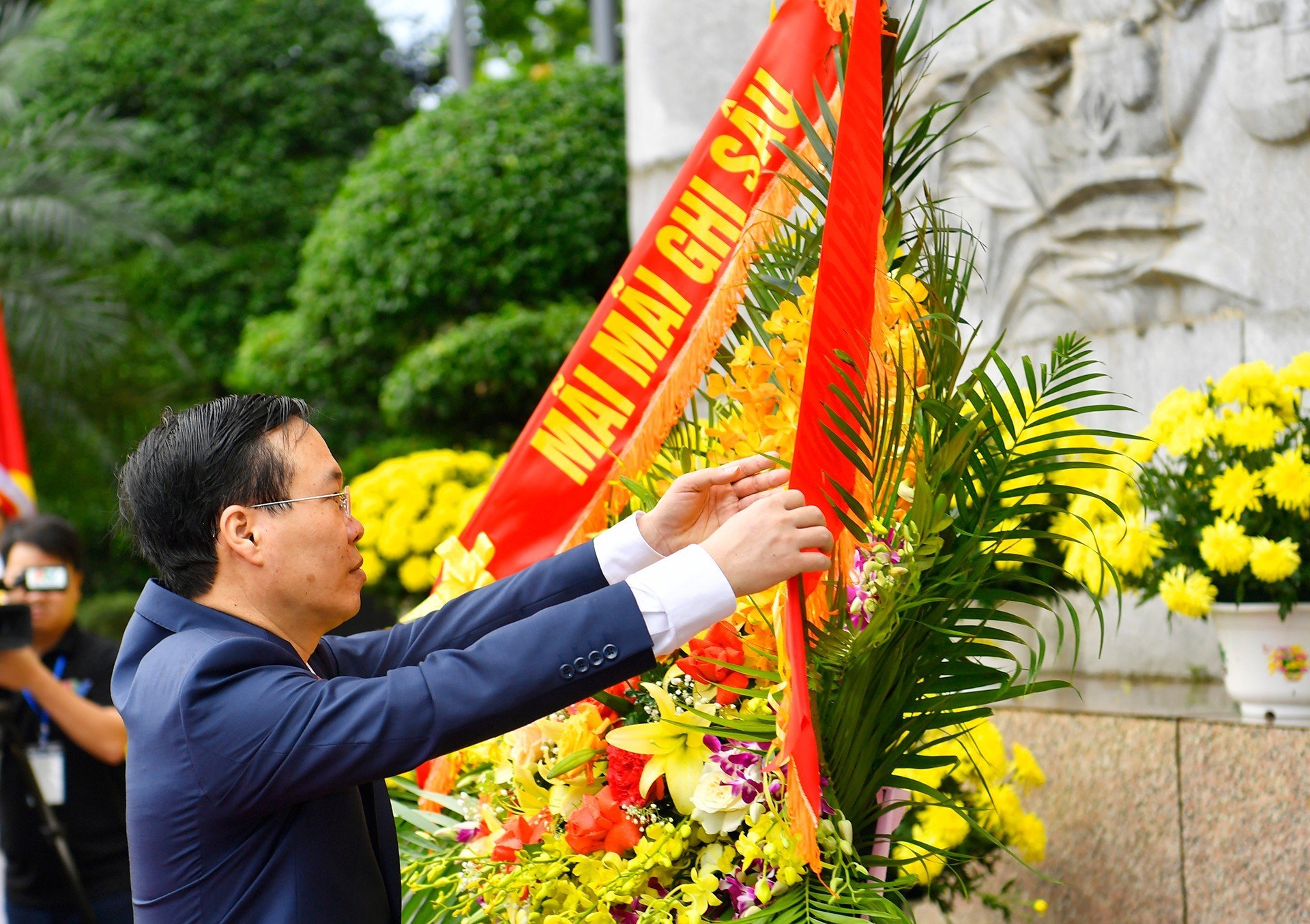 Chủ tịch nước Võ Văn Thưởng và lãnh đạo Đảng, Nhà nước dâng hương giỗ Tổ Hùng Vương 2023 - Ảnh 14.